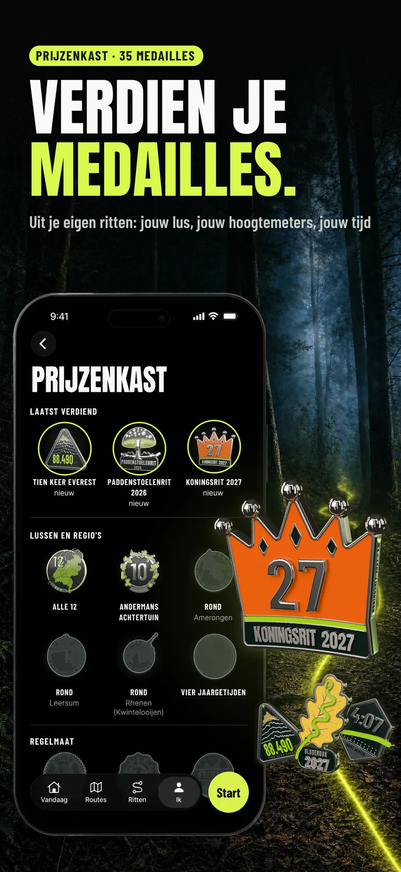 De prijzenkast met verdiende medailles en een grote 3D-medaille over de rand. Kop: Verdien je medailles.